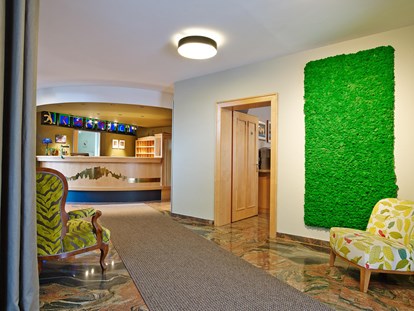 Naturhotel - Müllmanagement: Mülltrennung - Lobby und Rezeption - Das Grüne Hotel zur Post - 100% BIO