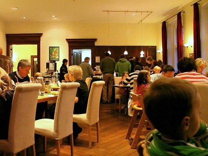 Naturhotel - Rügen - Abendessen im Speisesaal - Biohotel Gut Nisdorf
