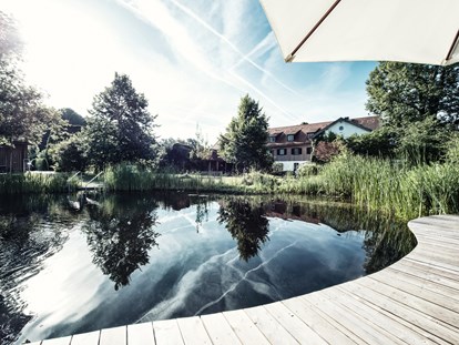 Naturhotel - Green Meetings werden angeboten - Schwimmtiech Steg Biohotel Schlossgut Oberambach - Schlossgut Oberambach