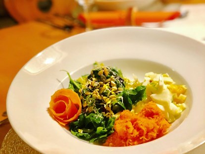Naturhotel - Veggieküche: Gemischter Blattsalat mit einem Hausdressing - Berghüs Schratt