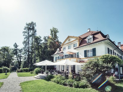 Naturhotel - Hoteltyp: BIO-Urlaubshotel - Frontansicht Biohotel Schlossgut Oberambach - Schlossgut Oberambach